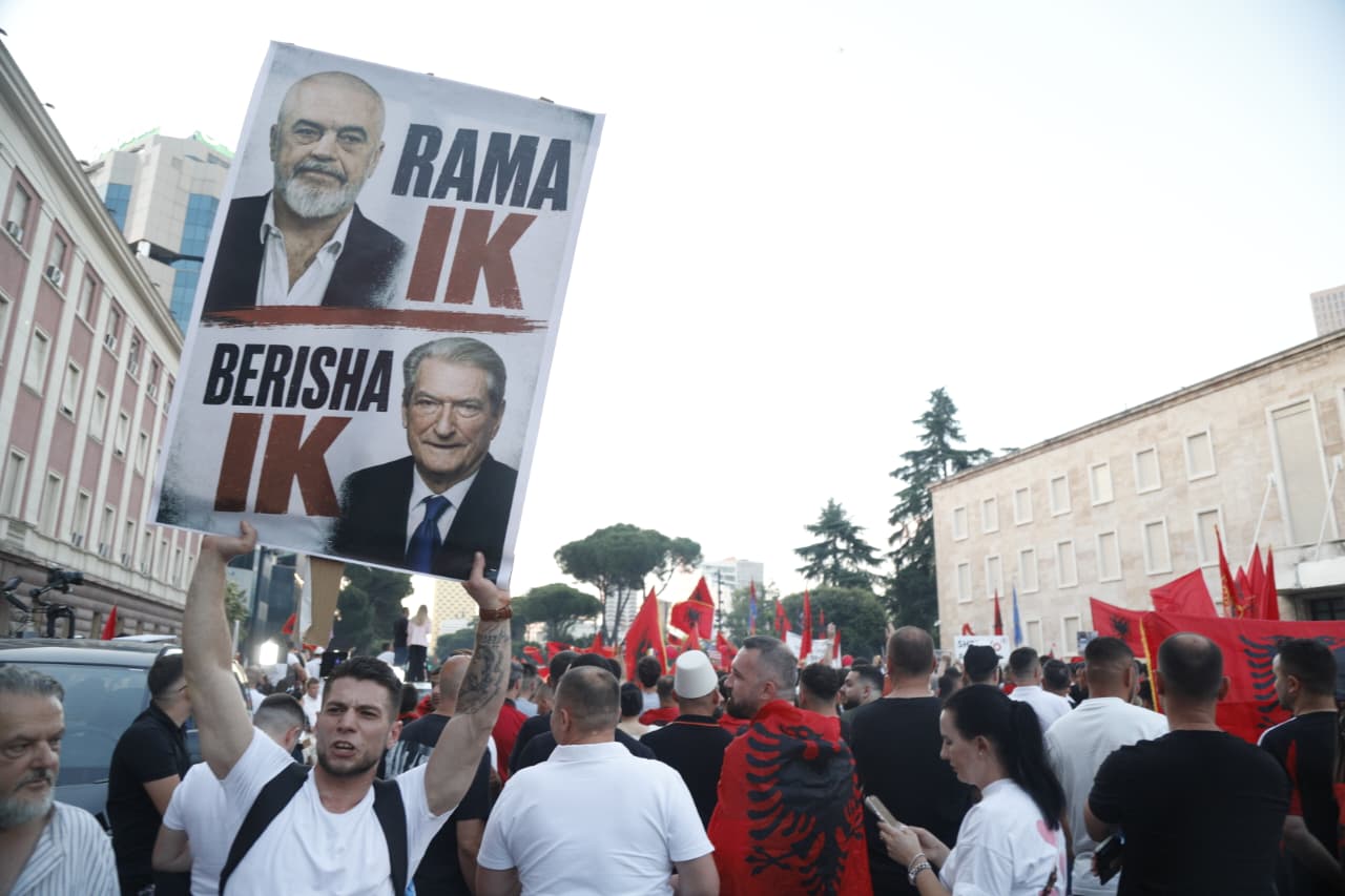 Raporti  konfidencial   Protestat të shkaktuara nga  pakënaqësi legjitime 