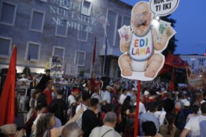 Revolucioni si alternativë ndaj tranzicionit pa