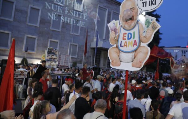 Revolucioni si alternativë ndaj tranzicionit pa