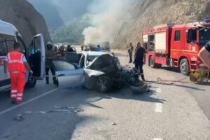 Aksident ‘zinxhir’ në Vlorë, makinat shpërthejnë