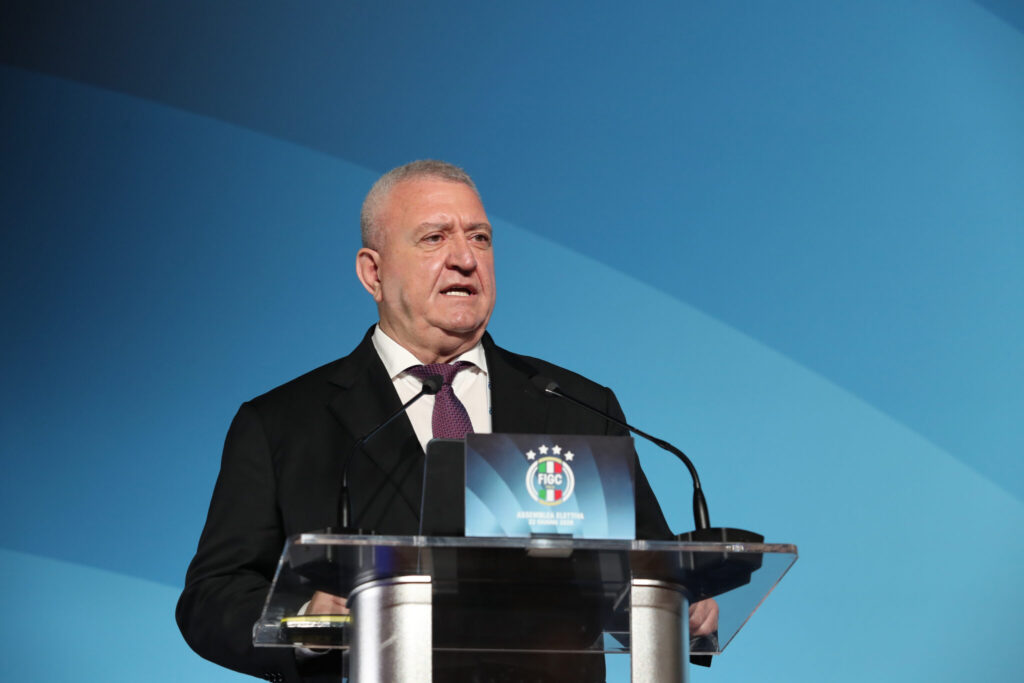Duka merr pjesë në Asamblenë Zgjedhore të Federatës Italiane të Futbollit  uron presidentin e ri Giovanni Malagò