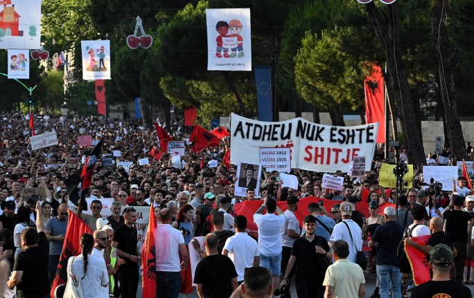 Protesta kundër projektit në Zvërnec në Suedi  thirrje për tubim në Stokholm