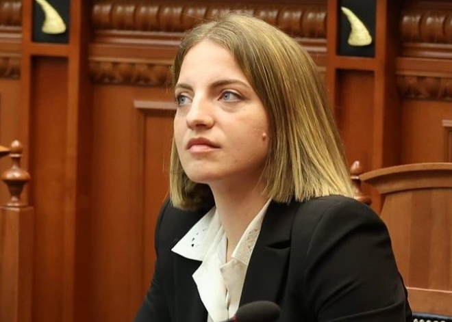 Bajrat kallëzojnë deputeten Marjana Koçeku në SPAK