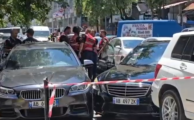 Po ndiqej nga policia  i shpalluri në kërkim aksidentohet me 4 makina gjatë arratisjes në Durrës  VIDEO 