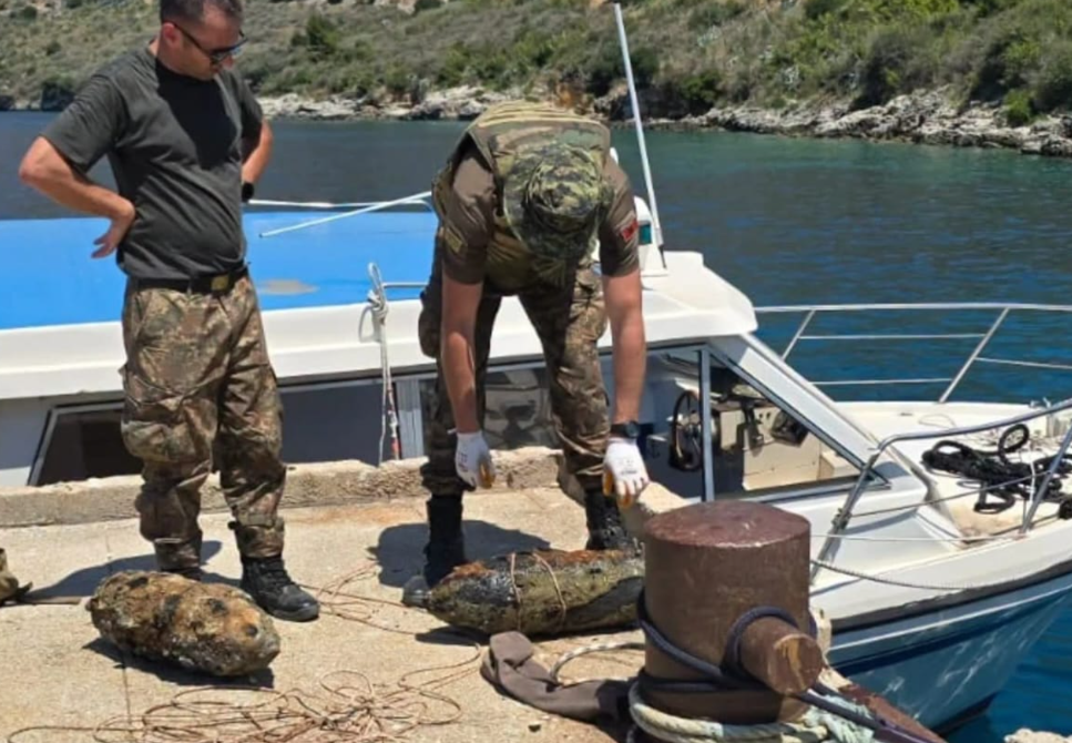 Porto Palermo  nxirren nga deti dy predha të Luftës së Dytë Botërore