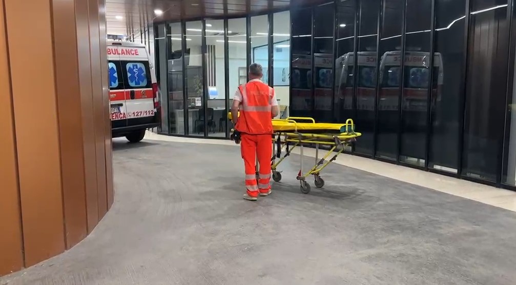 Plagosja me armë në Vlorë  zbardhet ngjarja  Dyshohet se 37 vjeçari u vetëplagos