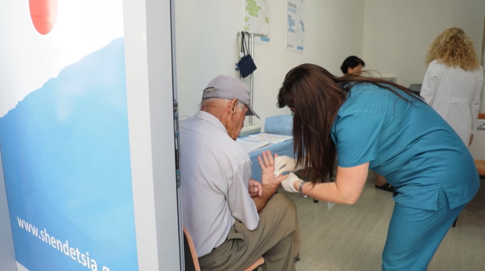 Check up falas  Ministria  Jemi në proces të heqjes së kufirit mbi 70 vjeç