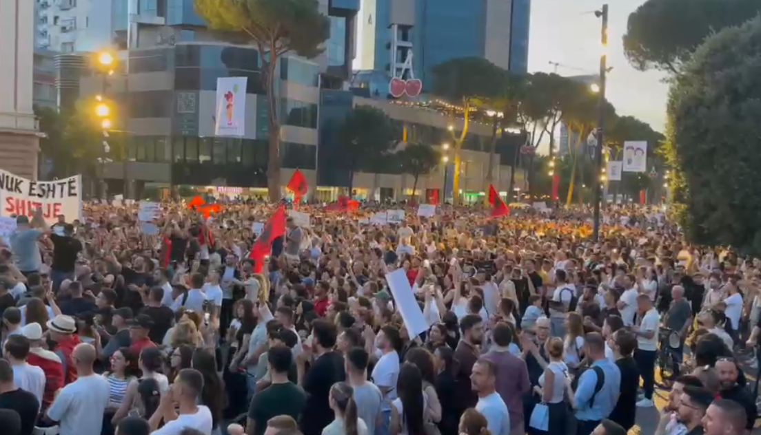 Mbyllet protesta kundër ndërtimit në Zvërnec  marshimi i radhës nesër në orën 18 00  VIDEO 