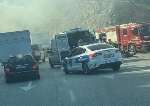 Aksident i rëndë në bypass in e Kaninës  mjetet përfshihen nga flakët  Një viktimë dhe tre të plagosur  VIDEO 