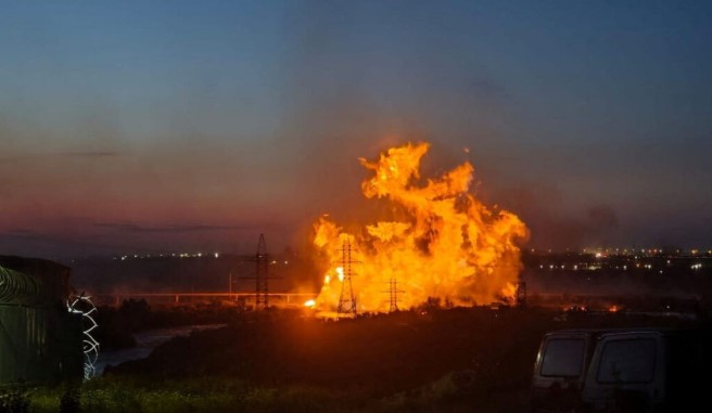 Ukraina lëshon qindra dronë ndaj Rusisë  përfshihen nga flakët dy fabrika industriale  VIDEO 
