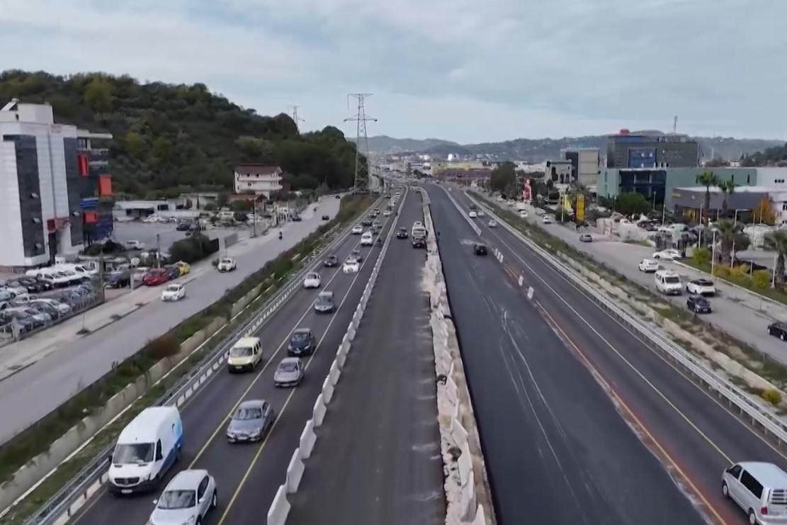 6 mbikalime për këmbësorët në pjesën e zgjeruar të autostradës Tiranë Durrës