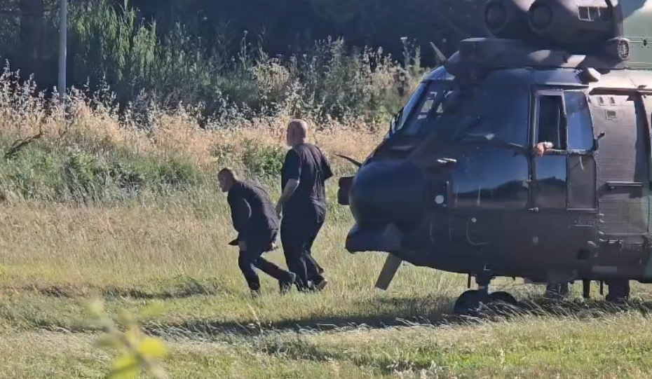 Rama mbërrin me helikopter në Vlorë  pritet të takohet me banorët e Zvërnecit
