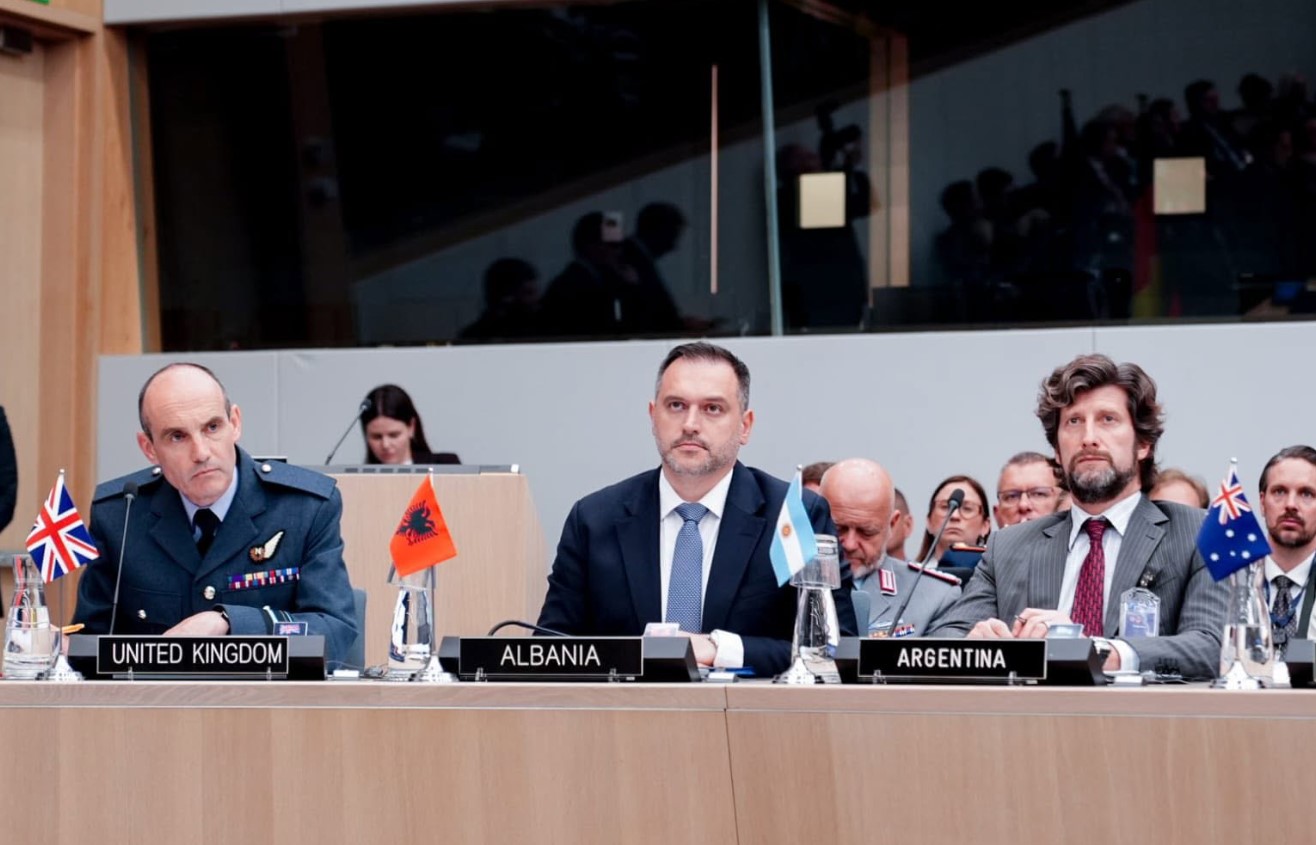 Ministeriali i NATO s në Bruksel  takimi i 35 të i Grupit të Kontaktit për Mbrojtjen e Ukrainës  Pjesmarrës dhe ministri Nufi