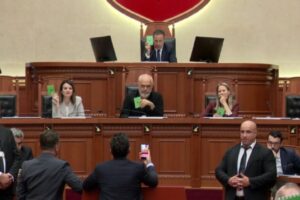 Kushedi si rrotullohet në varr