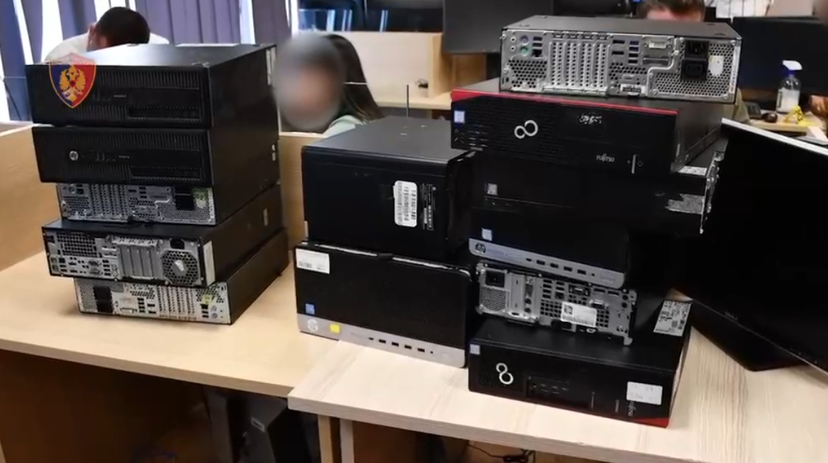 Mashtrim përmes call center ave  arrestohen 7 persona në Tiranë  Procedohen 27 të tjerë