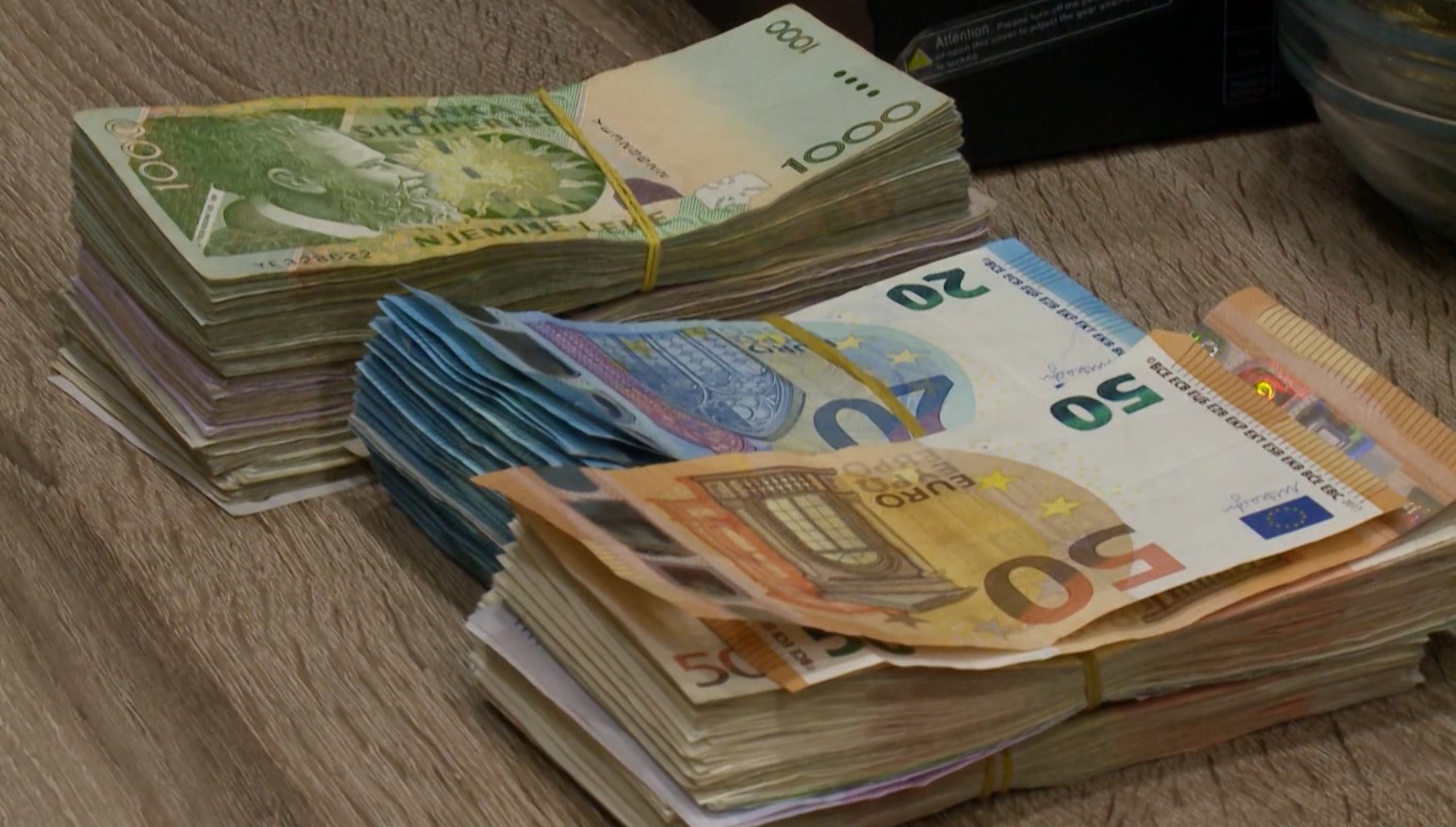 Kursi i Euros me Lekun bie përsëri  po shkon drejt pragut të 95 lekëve