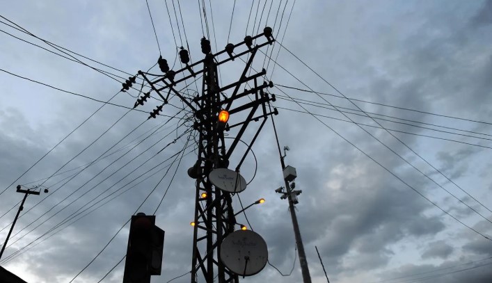 Irani pritet të lidhë rrjetin e tij të energjisë elektrike me atë të Katarit