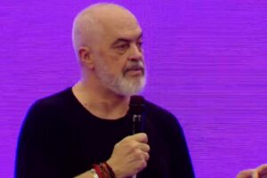 ata që