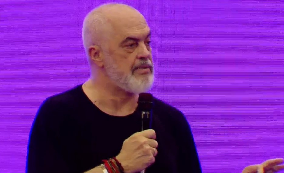 ata që