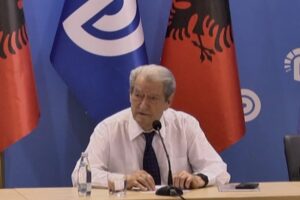 Askush nuk mund të riorganizojë
