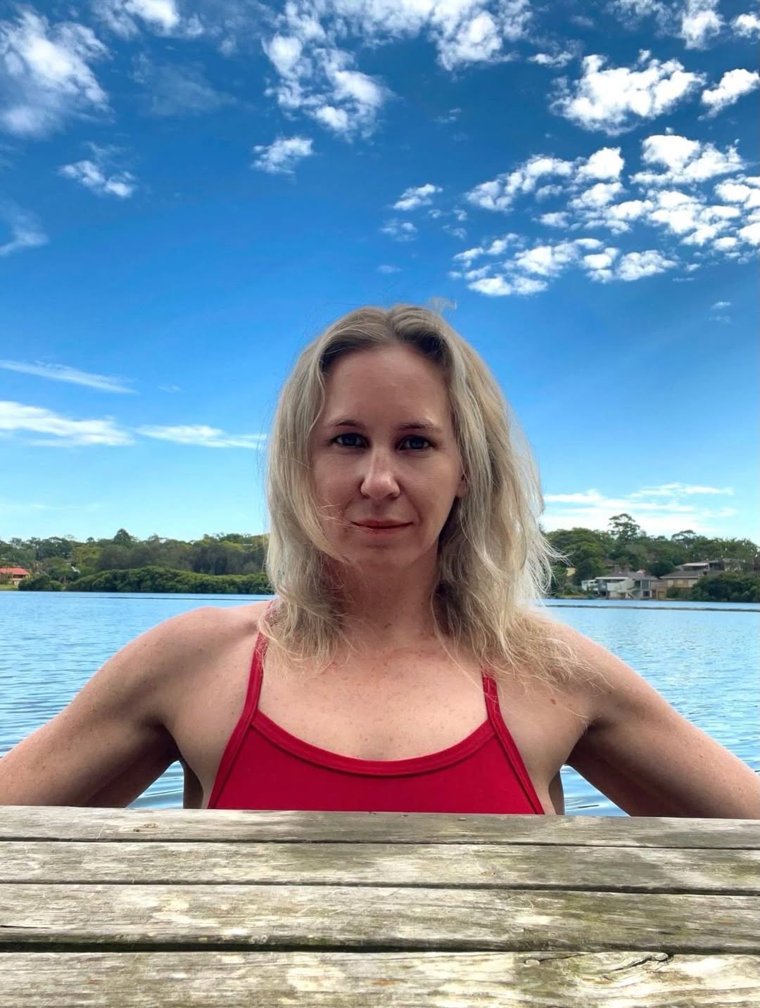 Eva Buzo rikthehet në Vlorë  rekordmenia shqiptaro australiane drejt një sfide të re në not