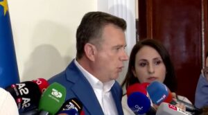  Tullumbacja plasi në sytë e shqiptarëve   Balla  Sot protestën atyre që e nisën  ua kanë vjedhur