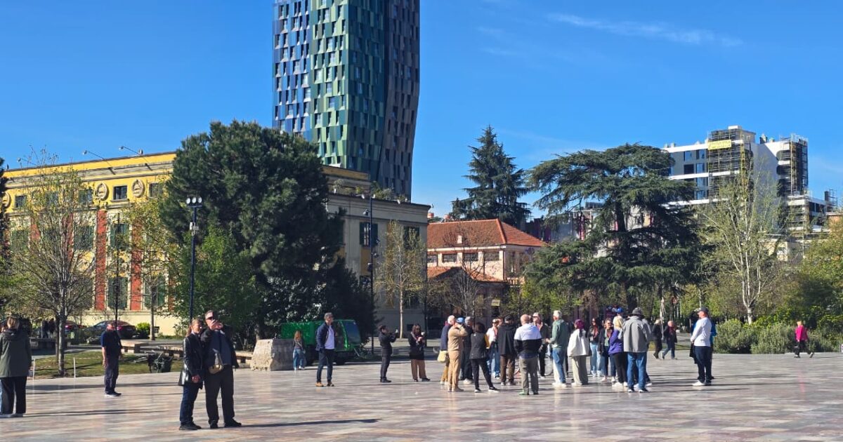 Turizmi, rikthehen polakët, Italia dhe Franca