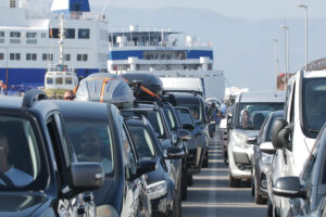 Shqipëria turistike “ngec” në trafik