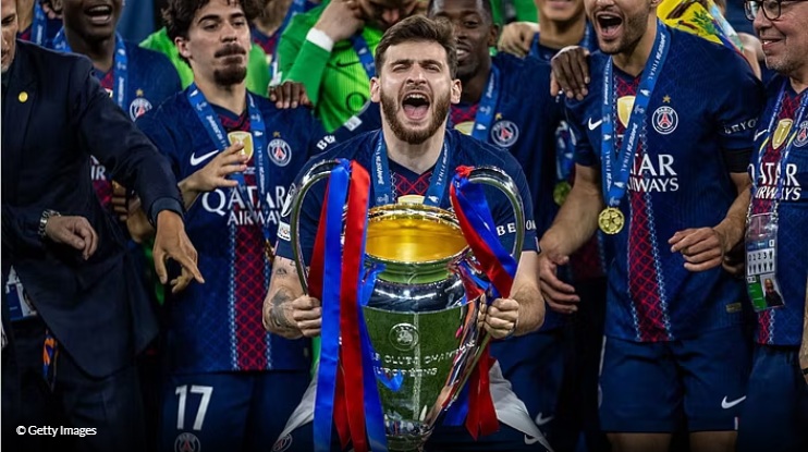 Khvicha Kvaratskhelia shpallet lojtari më i mirë i Champions League për sezonin 2025 26