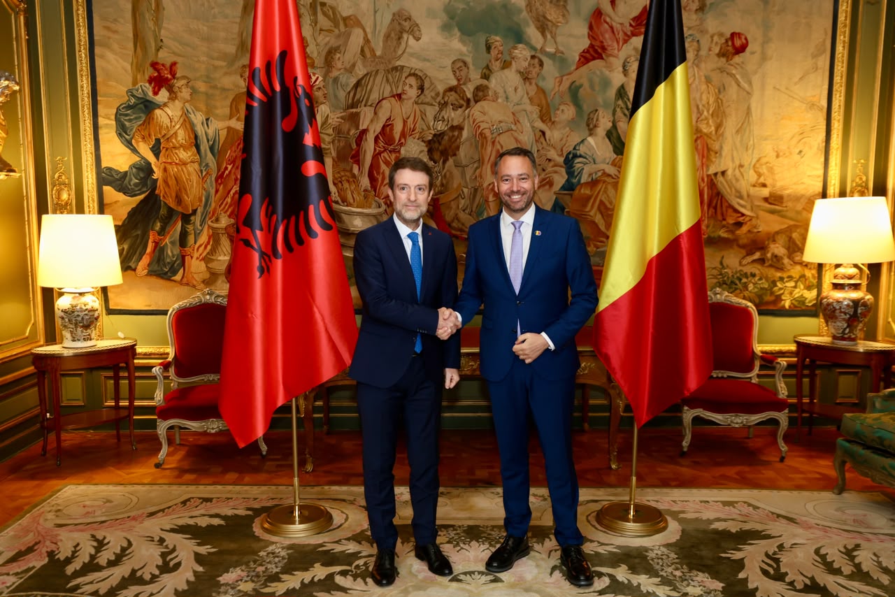 Ministri Hoxha në Bruksel  takim me zv kryeministrin  Prevot njofton  Së shpejti do të hapim ambasadën në Tiranë