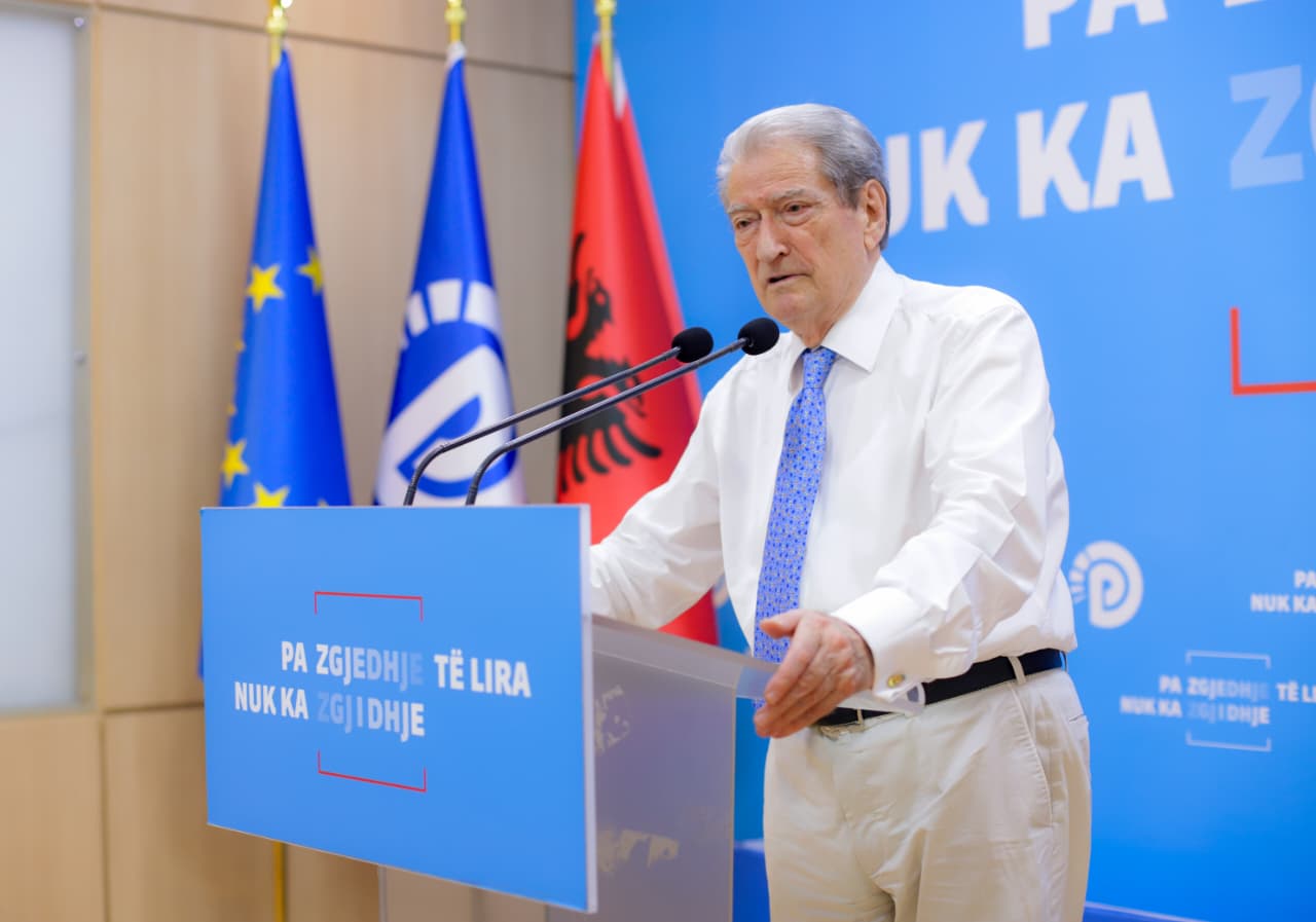 Berisha  Vendi i çdo demokrati është në shesh në protestën qytetare
