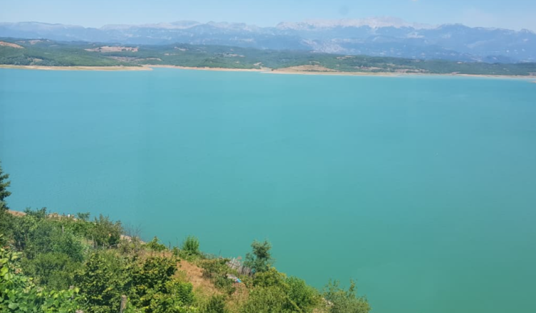 në liqenin e Ulzës