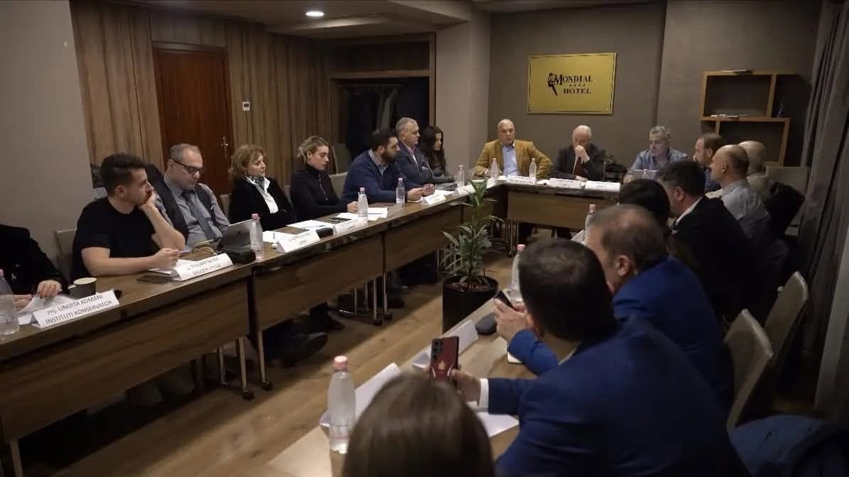 Nismë për reformë zgjedhore  Kristaq Kume dorëzon në KQZ kërkesën për mbledhjen e 20 mijë firmave në mbështetje të ndryshimeve në Kodin Zgjedhor