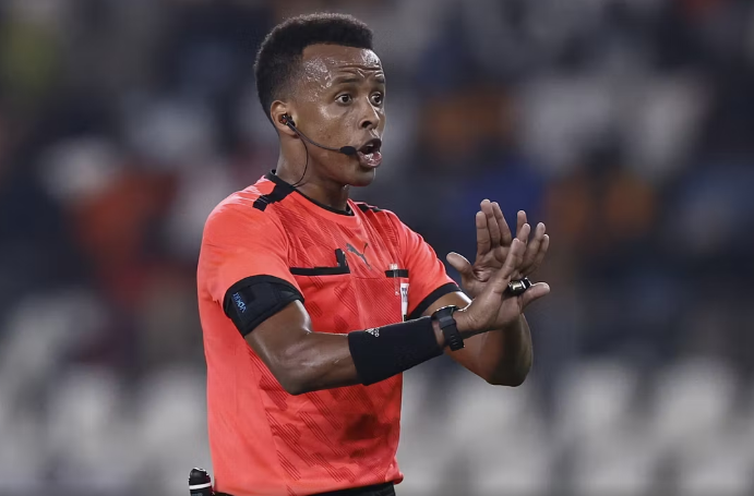 Nuk u lejua të gjykojë në Botëror  FIFA do t i paguajë kompensim të plotë arbitrit somalez