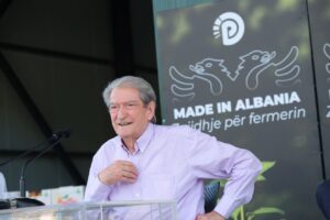 Ka një politikë absolutisht armiqësore