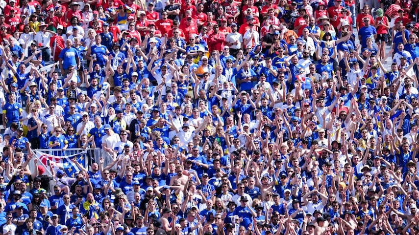 Botërori 2026  Boshnjakët  pushtuan  Toronton  30 000 tifozë udhëtuan drejt Ontarios  Policia ndaloi dy persona në stadium