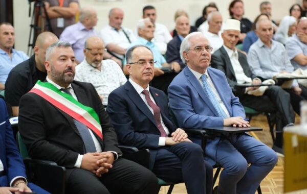 “Kur toka flet me emra