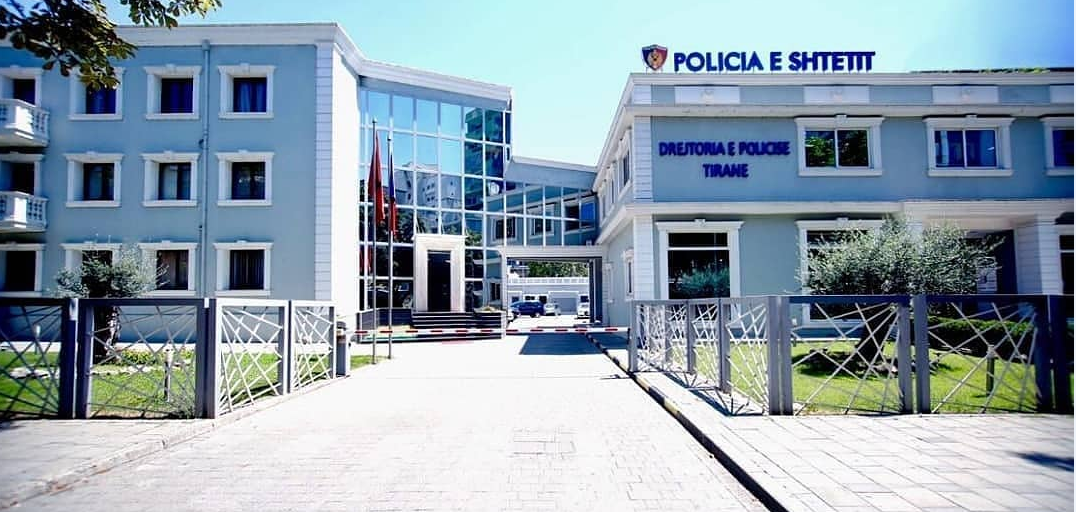 I akuzuar si pjesë e grupit të Luçiano Kuçekut  vetëdorëzohet në polici Erjon Rama