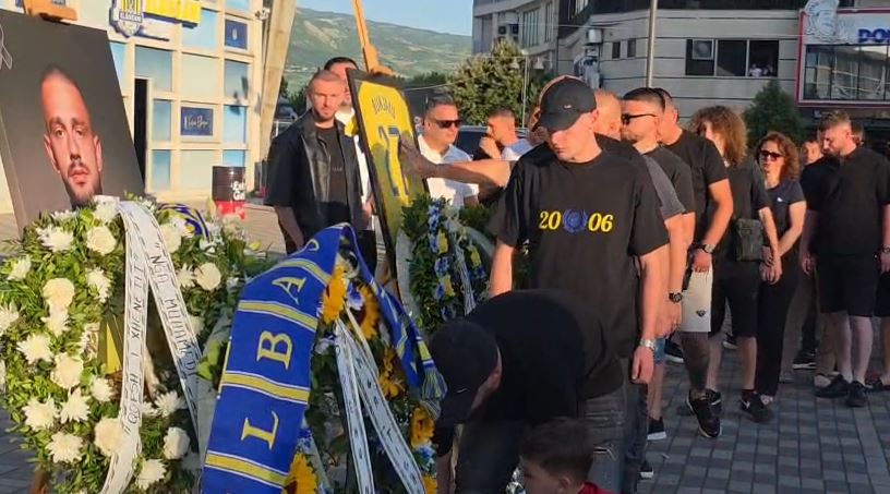 Humbi jetën në aksident  mbahen homazhe për futbollistin Fatjon Bunjaku  VIDEO 