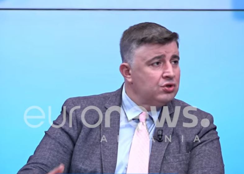 Aktivistë të VV në protestë  Nurellari  Fakenews  Përdorën edhe tifozët