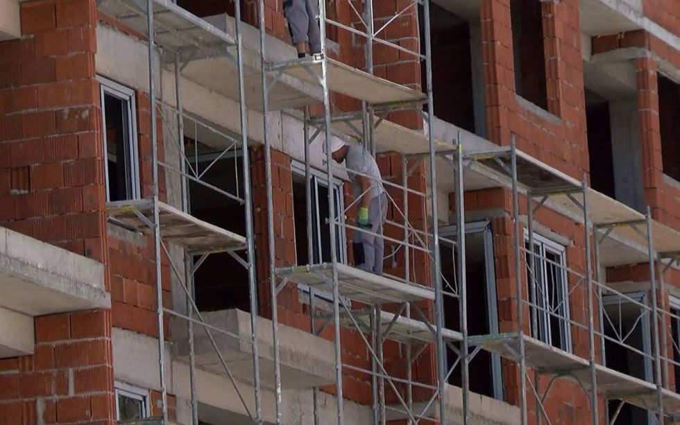 Rritja e temperaturave  Sindikatat kërkojnë kontrolle më të shtuara për punëtorët në ndërtimtari
