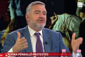 për kërcënime nga një grup