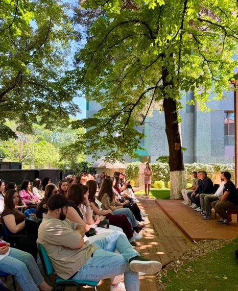 Gonxhja  Një bashkëbisedim mbi rëndësinë e kulturës dhe trashëgimisë me studentët e Universitetit  Nënë Tereza 