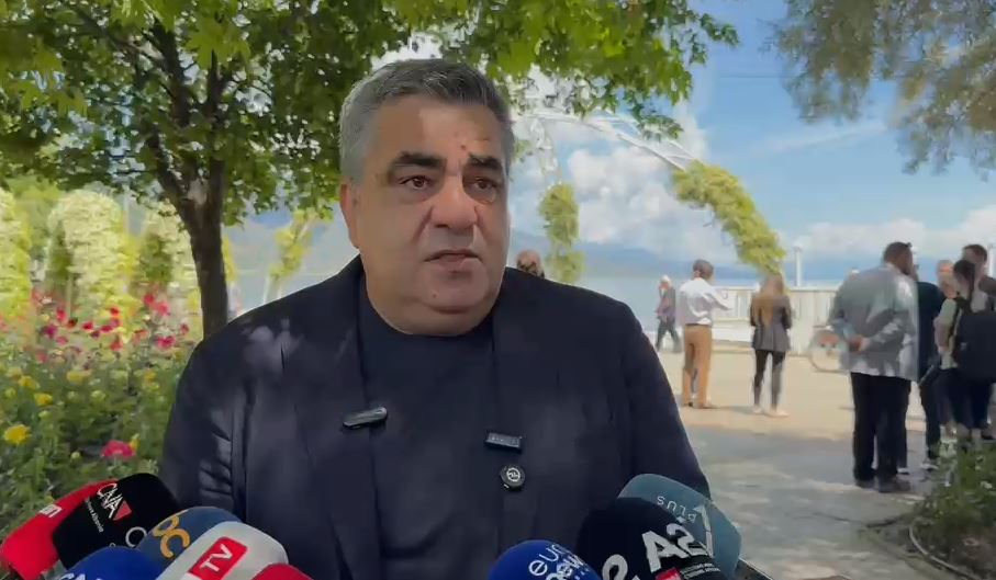 Gonxhja nga Pogradeci  Po ndjekim me vëmendje protestën  kërkohet analizë e thellë dhe dialog