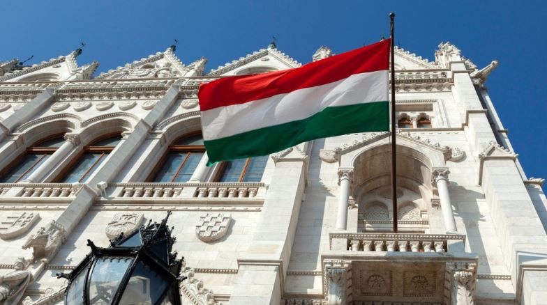 Parlamenti hungarez kufizon mandatin e Kryeministrit në një maksimum prej 8 vjetësh