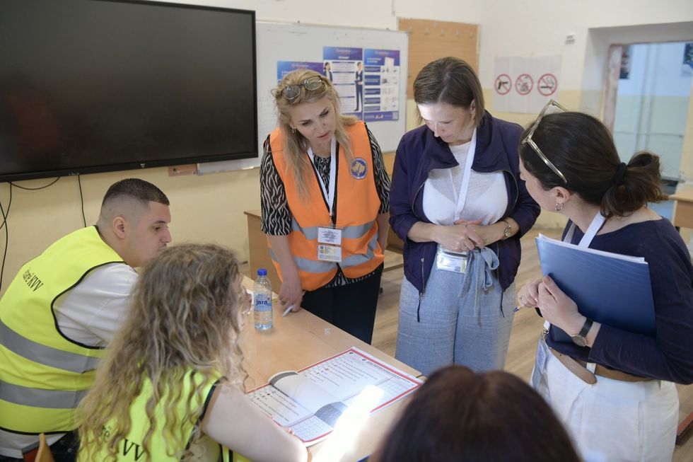  Çdo palë zgjedhje janë test i demokracisë    BE monitoron votimin në Prishtinë e Graçanicë