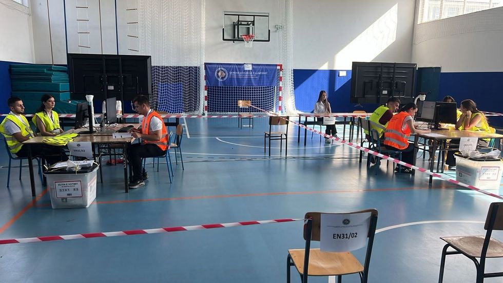 Verifikimi i rezultateve dhe numërimi i votave për kandidatë nis në 15 komuna  pasdite edhe në 23 të tjera