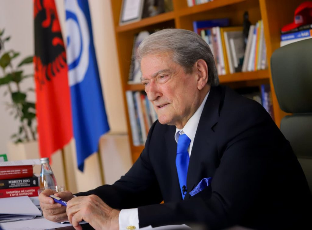 SHBA të i heqin  non gratën  Sali Berishës