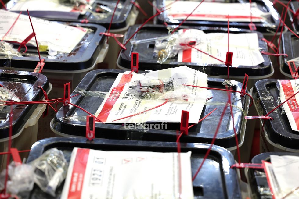 KQZ në fazën e fundit të numërimit  mbeten të numërohen votat me postë dhe ato me kusht