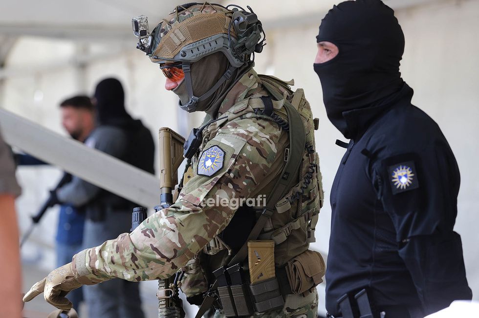 Orët shtesë për policinë dhe kushtet në kampin  Enver Zymberi   Sveçla jep sqarime në konferencë